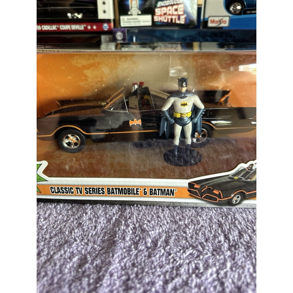Jada Toys 31703 Batman Classic 1966 TV BATMOBILE 1 32‎ Scale Vehicle & Figure